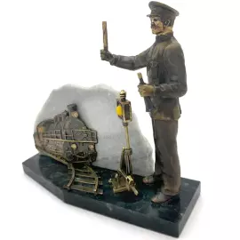 A souvenir made of bronze "Bon voyage"